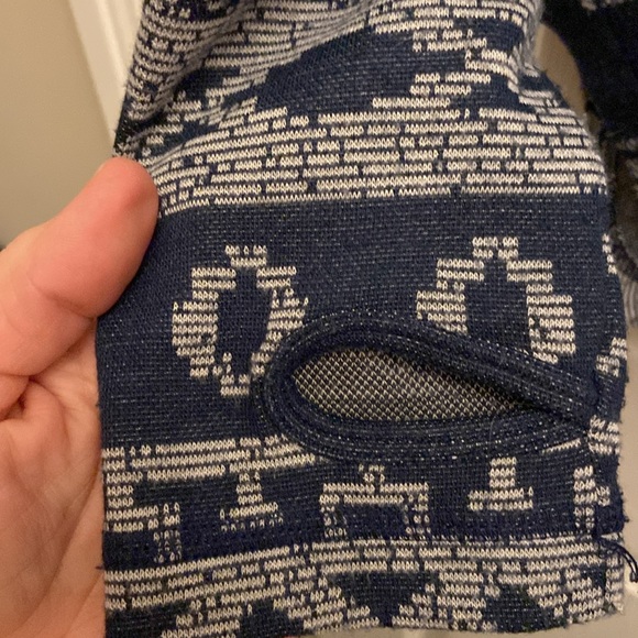 Kavu- long sleeve navy/greyish-water patterned top- ladies sz Small - Picture 3 of 6